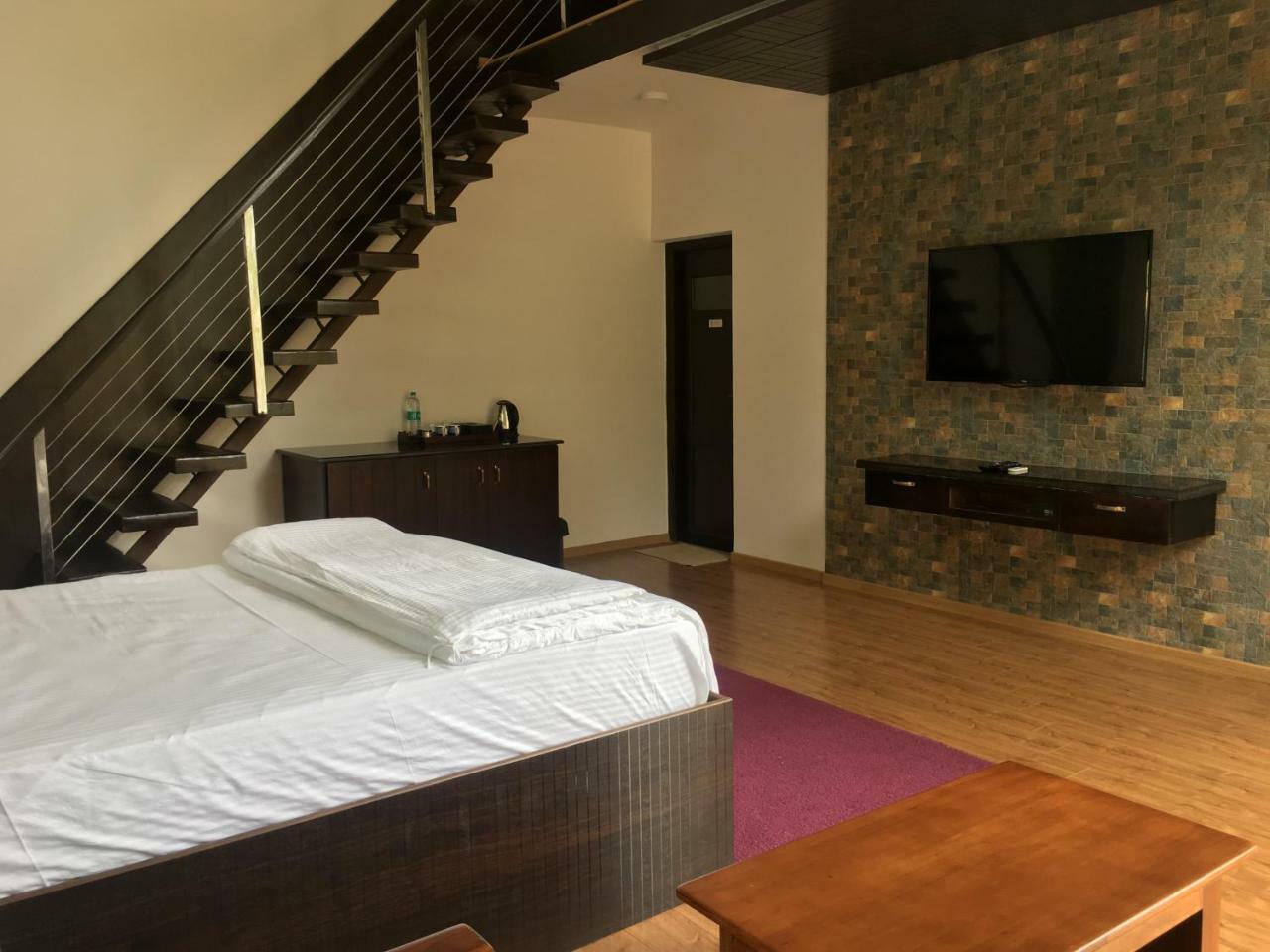 Silvertip Cafe & Homestay Котагири Экстерьер фото